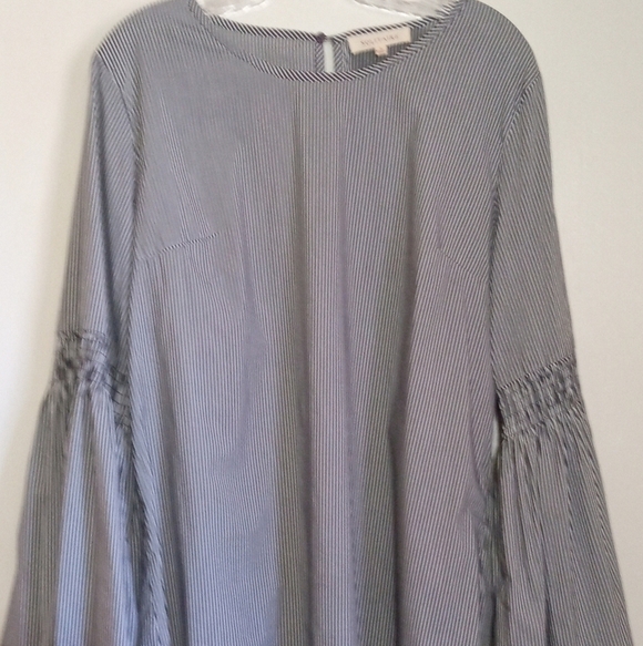 Solitaire Tops - Solitaire gray and white striped long bell sleeve top